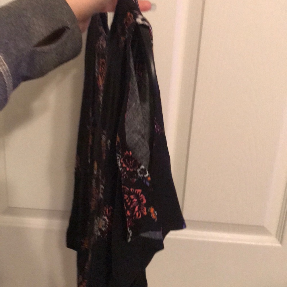 NWT Cold Shoulder Top - Picture 5 of 7